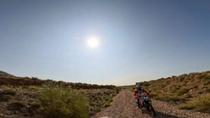 Rodando por una antigua vía del tren Gergal-Fiñana