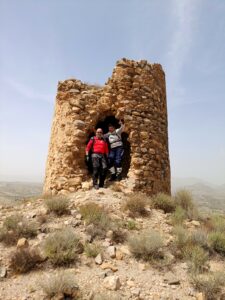 Moteros en la Torre de Oria en Peñón Bajo (Almería)