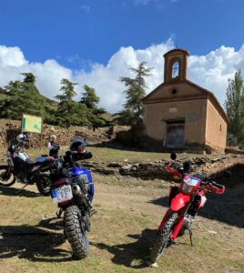 Avituallamiento en la Aldea del Rasposo en el Sur del Parque Natural de Sierra de Baza en Granada.