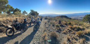 Disfrutando de las vista cerca del Calar en Alto en la Sierra de Filabres (Almería)