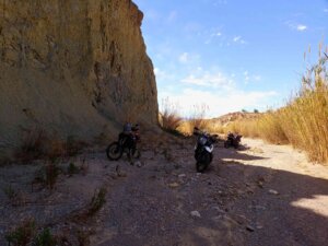 Motos cruzando el río Almanzora en Almería