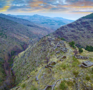 Pueblo minero abandonado de Los Canos de Serón, en la Sierra de Filabres (Almería)