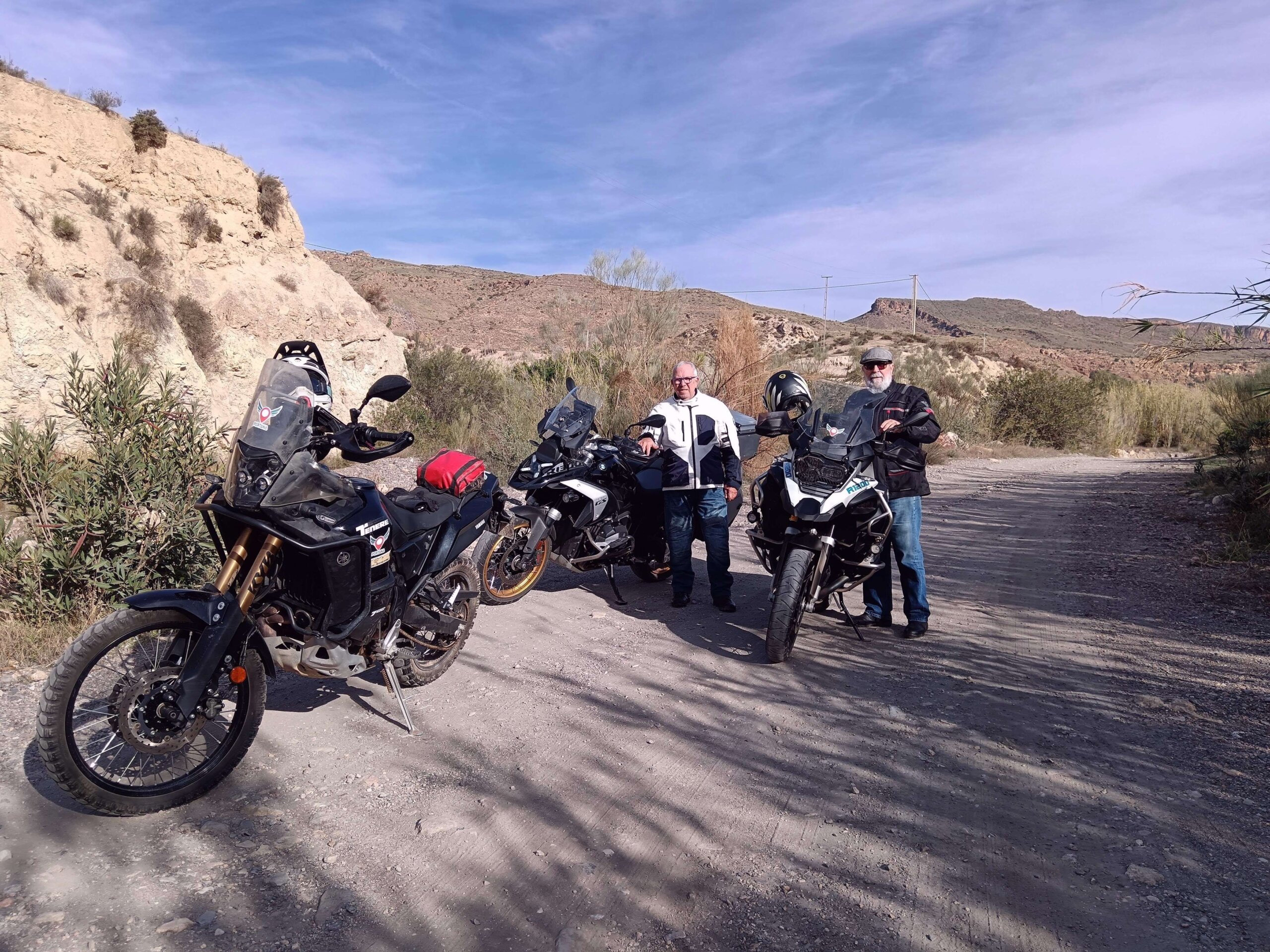 TRES MOTOS Y UN DESTINO: CAZAR ESCENARIOS DE CINE